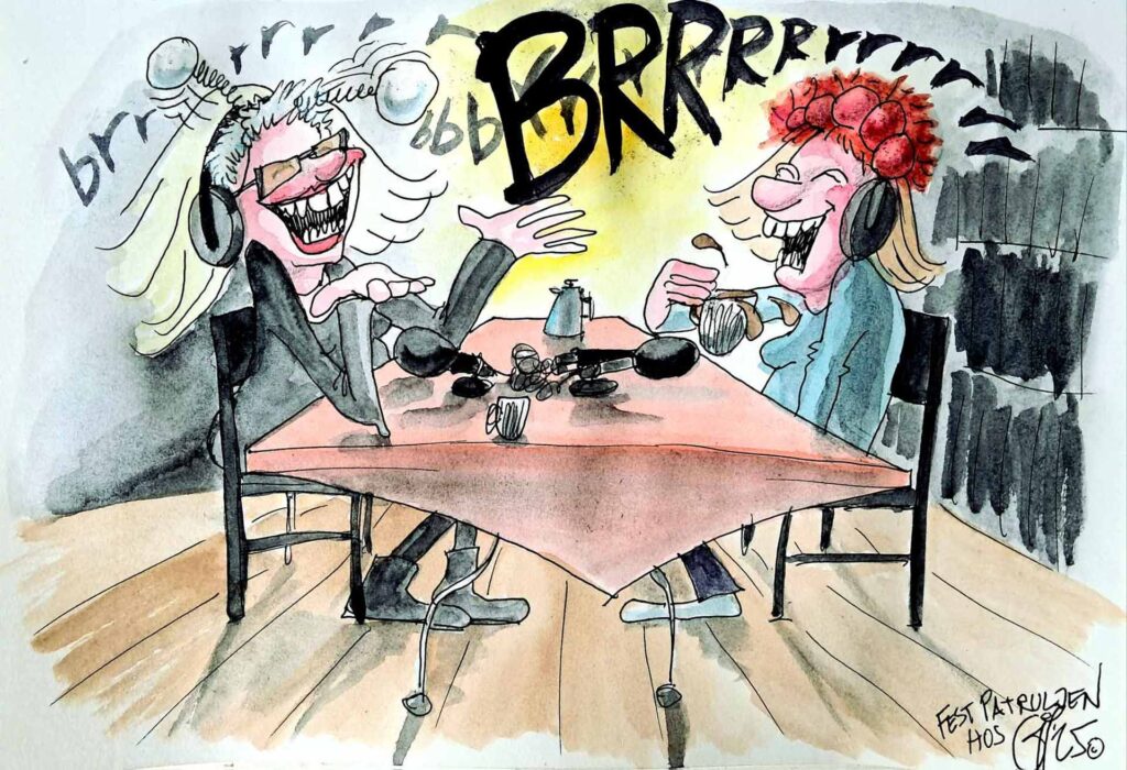 En festlig og håndtegnet farveillustration viser to kvinder med tosset hovedbeklædning, der sidder grinende overfor hinanden og laver et podcast i en stue med mikrofoner mellem sig.