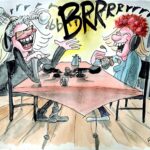En festlig og håndtegnet farveillustration viser to kvinder med tosset hovedbeklædning, der sidder grinende overfor hinanden og laver et podcast i en stue med mikrofoner mellem sig.